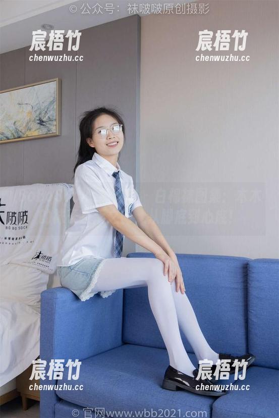 BoBoSocks袜啵啵 - 白棉袜图集：木木的袜子反叛之旅，从脚底到心底！