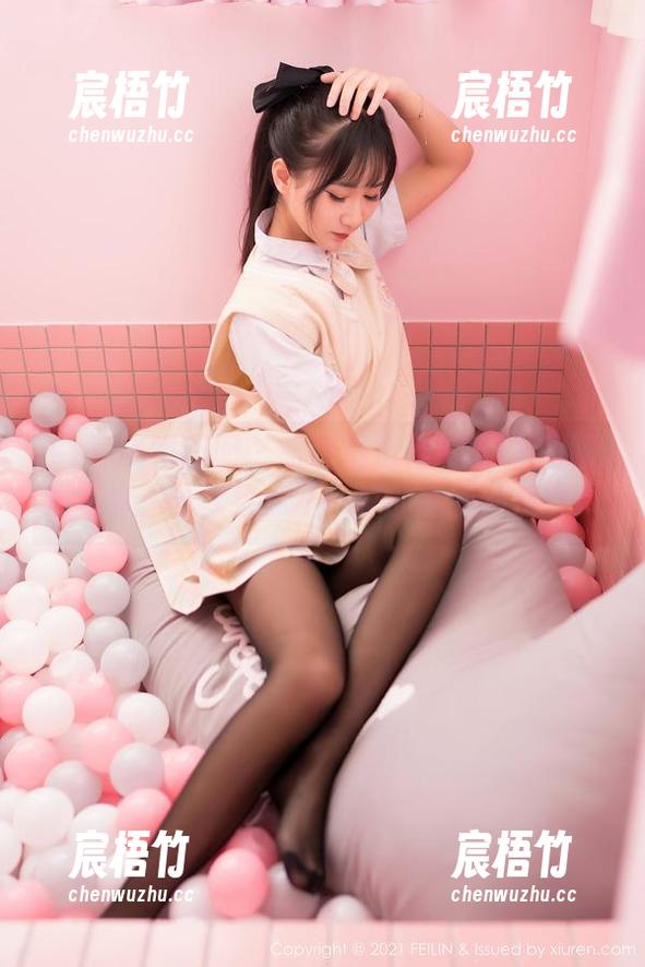 Feilin嗲囡囡 - 听说施忆佳KITTY的眼镜写真，分享给你不一样的看到新视野！