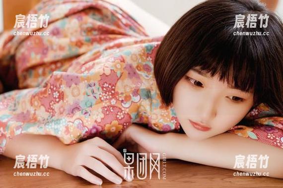 GIRLT果团网 - 夏天才刚开始，松果儿的写真已经提前送上太阳的打击报告！
