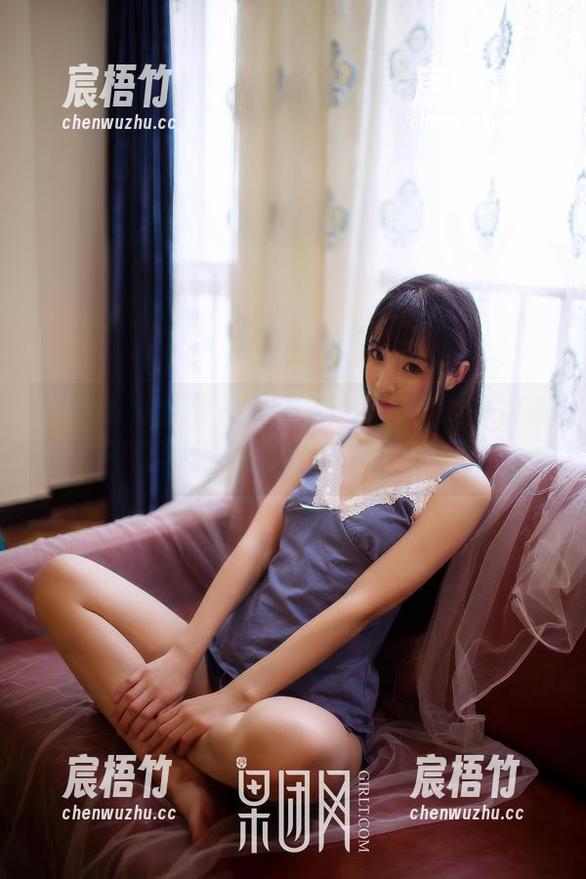GIRLT果团网 - 别眨眼！莫雅琪的纯白美图，下载后你会觉得自己穿越了！