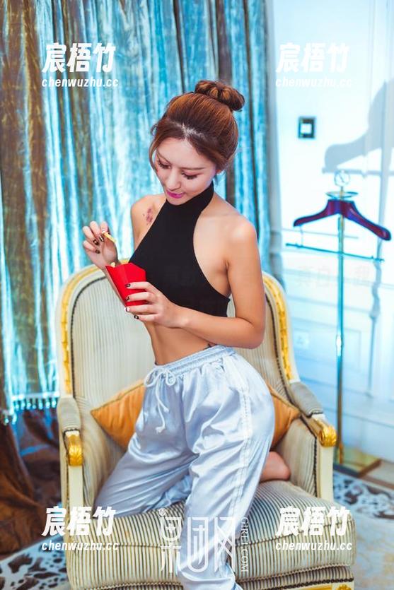 GIRLT果团网 - 黄歆苑的合集，真白！我直觉得自己被晒到了。