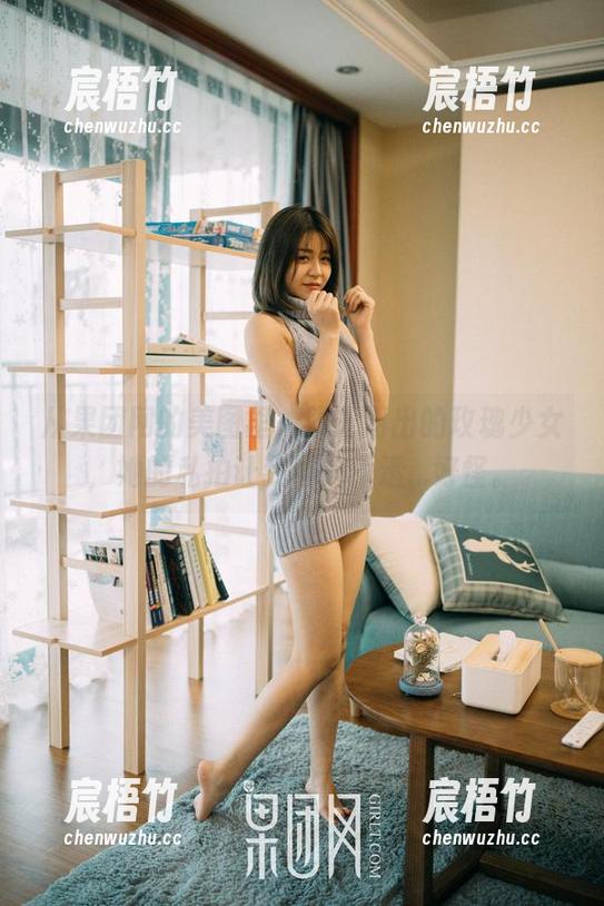 从果团网的美图里，脱笼而出的玫瑰少女，她的私拍让我琢磨不透...好怪。