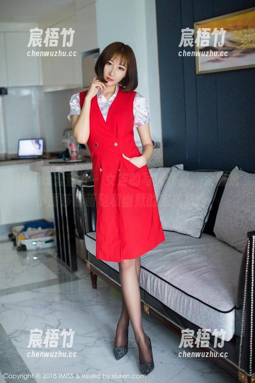 IMiss爱蜜社 - 女友的写真作品，大概是小丽莎萌萌哒和幽默的完美结合！