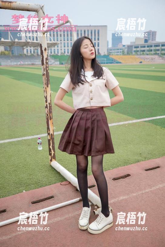 MSLASS梦丝女神 - 黑丝与白丝的校园微亮：小兔私拍大揭露，这种美图让我口水直流。