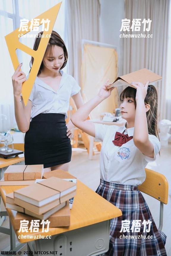 喵糖映画：体操白袜合集，腿毛悄悄打灯哦