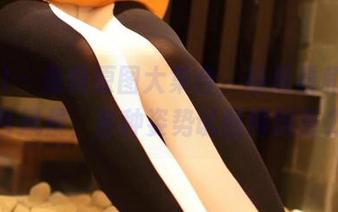 ROSI – 免费原图大集合，杨晨晨和她的天台风景，各种姿势试图摆脱重力。