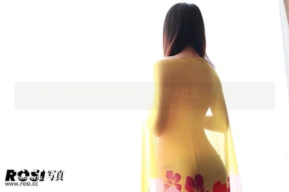 看ROSI的高清丝袜图集，心中不禁默念：“真香”！