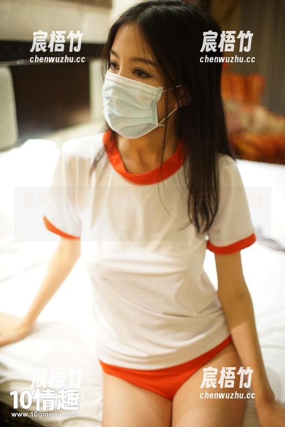 看ROSI私拍套图，脱掉外衣只剩下蕾丝底裤的诱惑