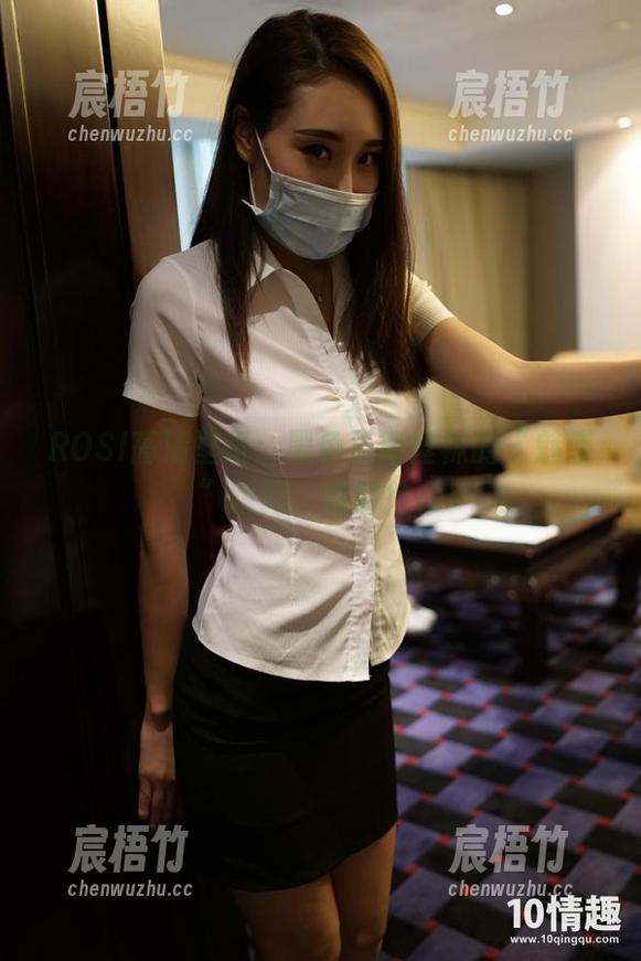ROSI高清壁纸：黑色长筒丝袜的“魅惑”瞬间，随时待命