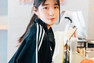 光影交错，Sonson(손손)泳池私拍美图给你一记小打击，如何？
