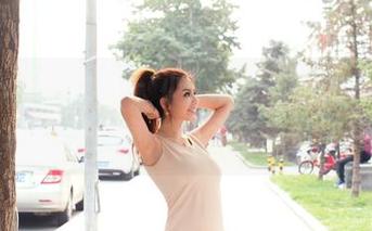 TuiGirl推女郎 – 小心，王依萌的美足可能会让你上瘾，这可是免费图包！