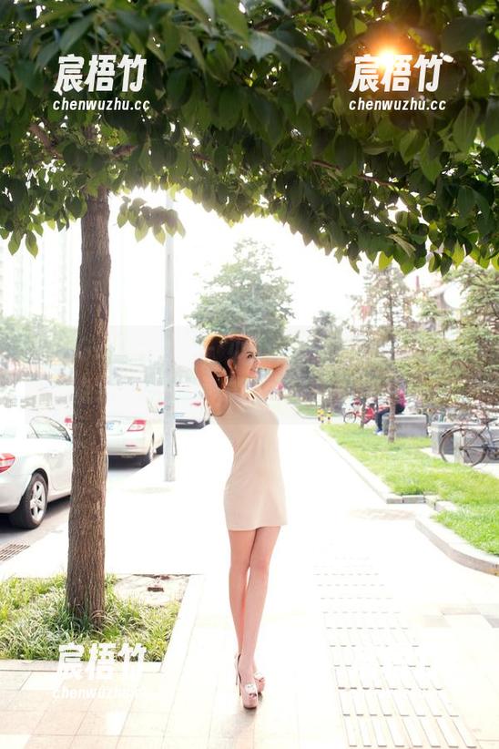 TuiGirl推女郎 - 小心，王依萌的美足可能会让你上瘾，这可是免费图包！