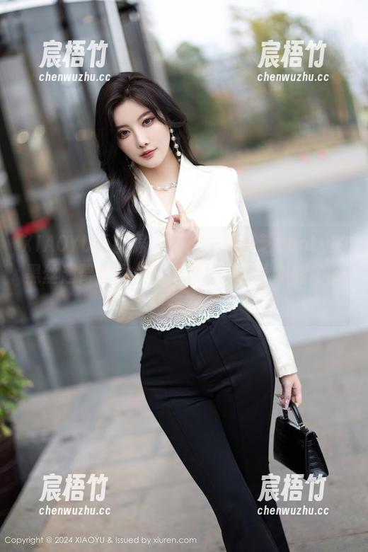 XIAOYU语画界 - 再来一组芝芝Booty的黑丝翘臀套图，看看这身姿，果然有她的风格在。