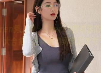 Xiuren秀人网 – Cherry樱桃酱的丝袜大合集：在绳结和缎带间迷失