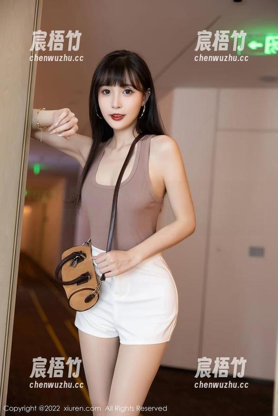 Xiuren秀人网 - 美脚有风险，Sugar梁莹原图与资源同在，你敢来吗？