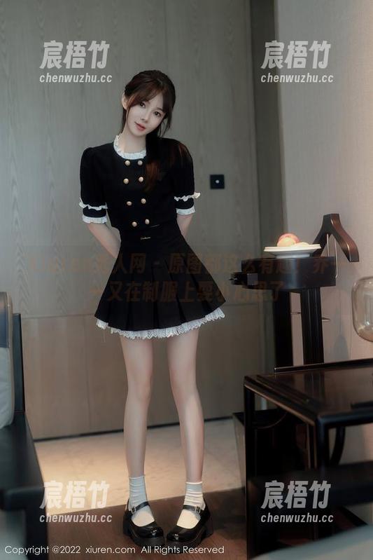 Xiuren秀人网 - 原图都这么有趣！乔一一又在制服上耍小心思了
