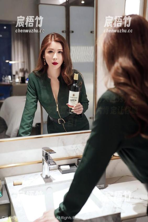 Xiuren秀人网 - 大美妞儿的天台秀，少了些圣光，多了份真实，图片肯定让你瞩目！