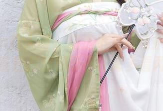 Xiuren秀人网 – 精选小兔纯纯护士装变身，连医药箱都忍不住想多看两眼！