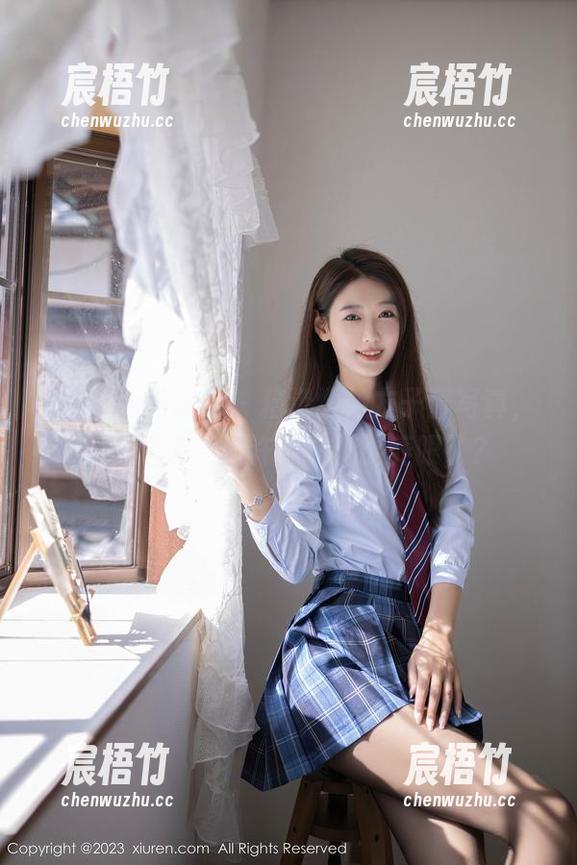 Xiuren秀人网 - 精选学姐方子萱写真，色气满满，也许连书都能养眼了？