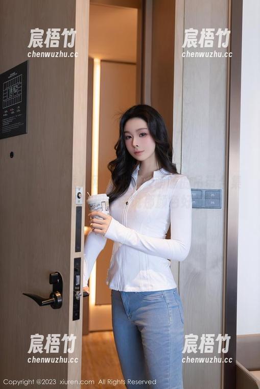 Xiuren秀人网 - 米妮大萌萌的吊带合集：试穿的乐趣，话说那颜色好赞啊！