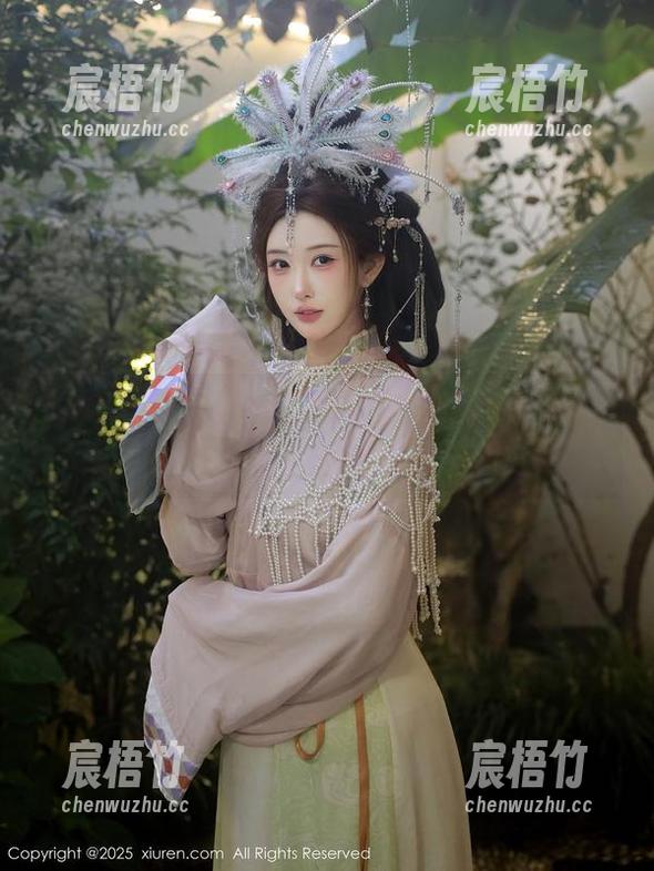 Xiuren秀人网 - 没有光环的校服，舒林培用无圣光制造美图平衡