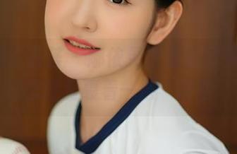 YouMi尤蜜荟 – 娜依灵儿私拍图集，春天的恋爱里裹着一层“蜜蜜”