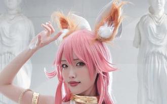 眼镜和eliza喵喵的原图，努力当个显摆壁纸的自我救赎