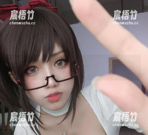 一笑芳香沁展现双人狐：写真里的“狐狸精”竟然这么好玩