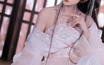 三度69老师的教室写真，进来就开始放飞自我？