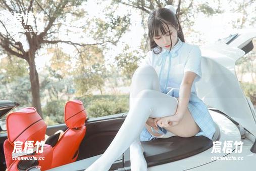 不呆猫每天一套JK制服，在线约吗？原图等你点赞！