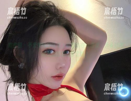微密圈 - 不爱笑的赛琳穿上制服的在线图集，准备好迎接无数的加班梦了吗？