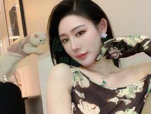 微密圈 – 不爱笑的赛琳的睡衣痴迷：别以为只是在床上拍照哦，图库也在看呐！