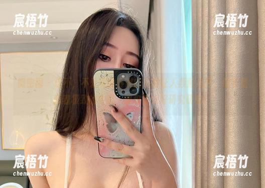 微密圈 - 这不，不爱笑的赛琳的美图让人频频点开，细节里藏着极致的性感，图包得好好研究研究！