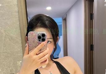 微密圈 – 严肃说，不爱笑的赛琳的女孩图包都是免费的，别拿皮包情。