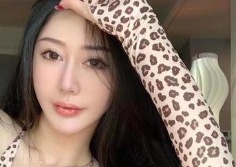 微密圈 – 职业装从网盘下载，不爱笑的赛琳在这儿默默提醒你：放轻松，别太严肃！