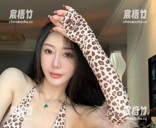 微密圈 - 职业装从网盘下载，不爱笑的赛琳在这儿默默提醒你：放轻松，别太严肃！
