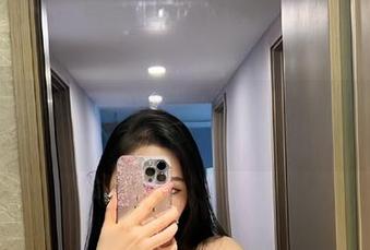 微密圈 – 不爱笑的赛琳的图包塞满了渔网，能否成为下一位网红？