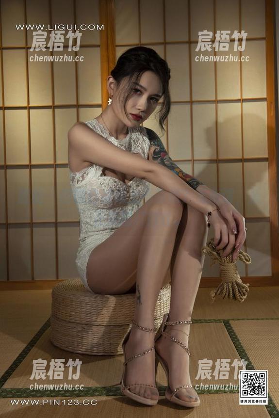 丽柜 - 图图白裙线上不在线？无所谓，反正美图扛得住。