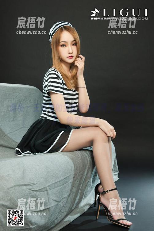 丽柜 - 王欣竹的全套泳装写真，夏天太热了，快来降温。