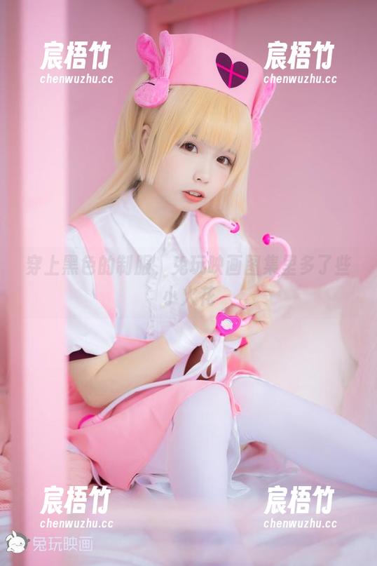 穿上黑色的制服，兔玩映画图集里多了些小火花