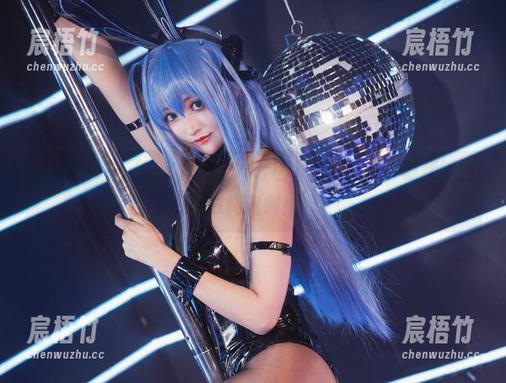 冬马路纱的‘喜多川海梦’套图，俯瞰这个‘时代’的时尚讽刺！