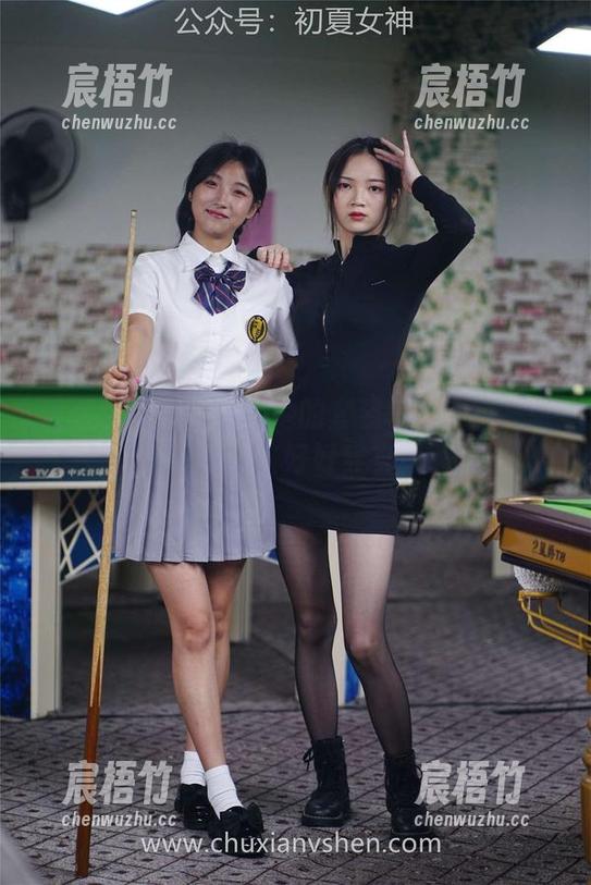 初夏女神 - 依依和她的套装写真：每一张都在提醒我，该好好穿衣服了啊！