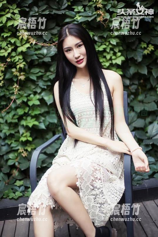 头条女神 - 白衬衫怎么了？张梦艺的原图和精选让我眼前一亮。