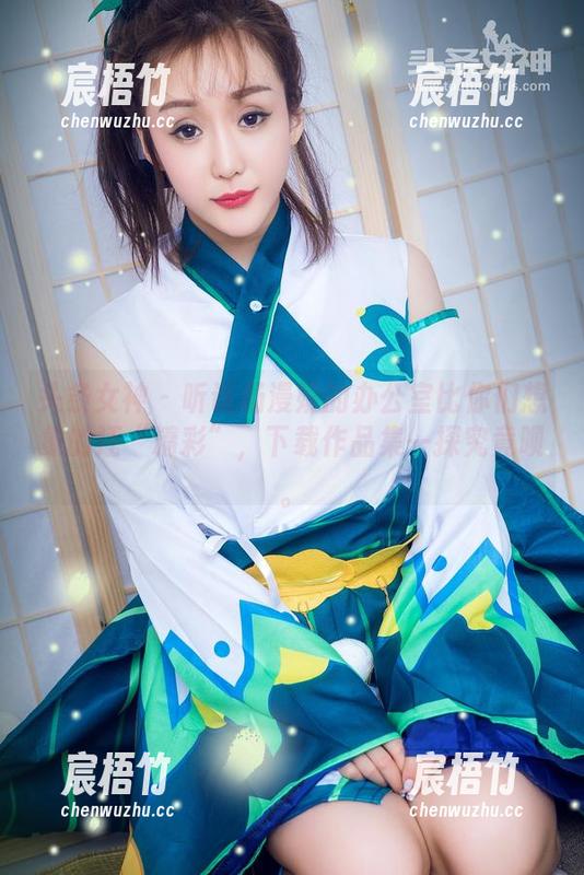 头条女神 - 听说杨漫妮的办公室比你们想象的还“精彩”，下载作品集一探究竟呗。