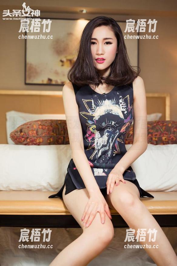 头条女神 - 昨天发现蔡楠又在更新图集——这套装看得我眉头一皱，没想到！