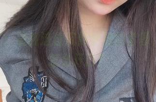 女主K：凝视这位沉默学姐的套图，我该怎么开口？