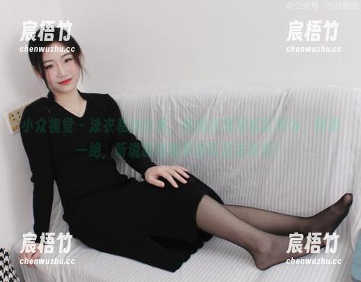 小众视觉 - 泳衣私拍合集，悦悦在海滨乐队现场，愣是一绝，听说粉丝都要排队借泳衣看！