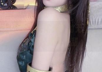 户外小小奶瓶儿在阳光下的无圣光写真，好像还透着点甜