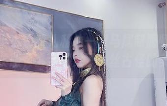 直击小小奶瓶儿私拍—双马尾制服师生剧情加长版，甚至发觉了一丝古怪的美感？
