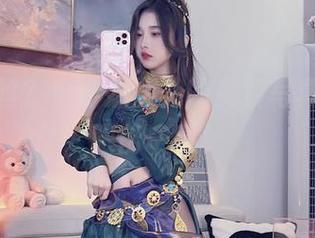 白色蕾丝？小小奶瓶儿的免费写真，让你眼前一亮！